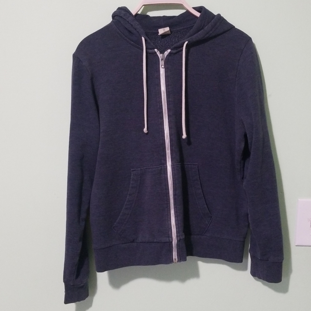 Navy hoodie with front zipper and 2 front pockets